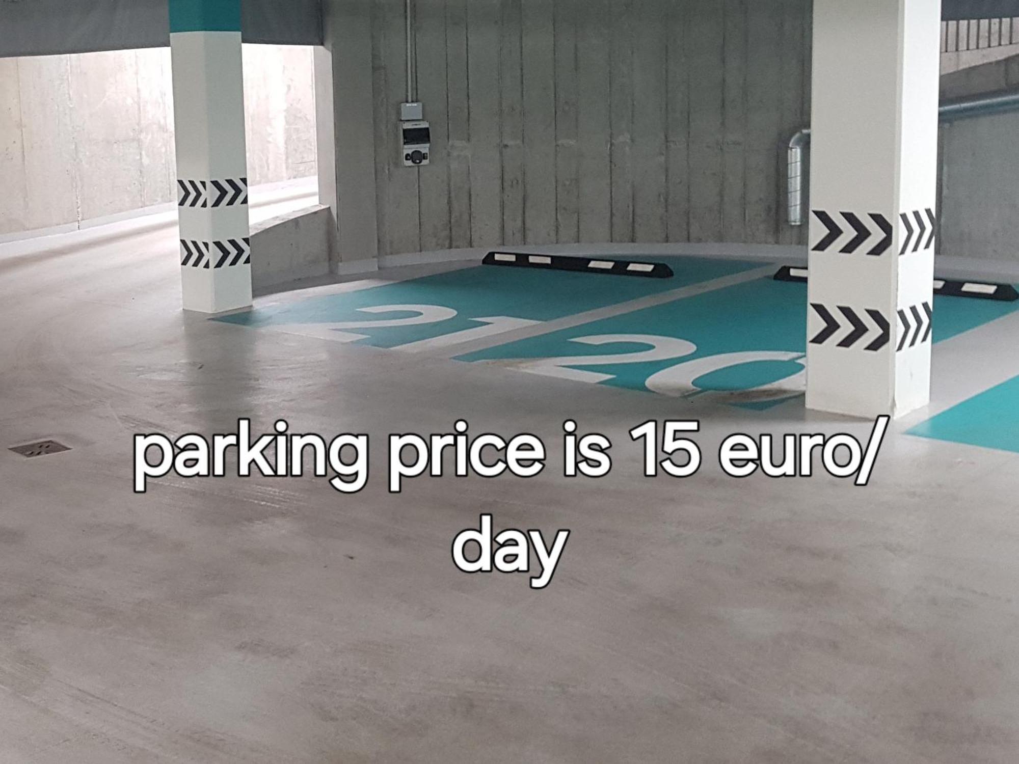 Happy Inn Presidential, Self Check-In, Parking In The Underground Garage VNO Dış mekan fotoğraf